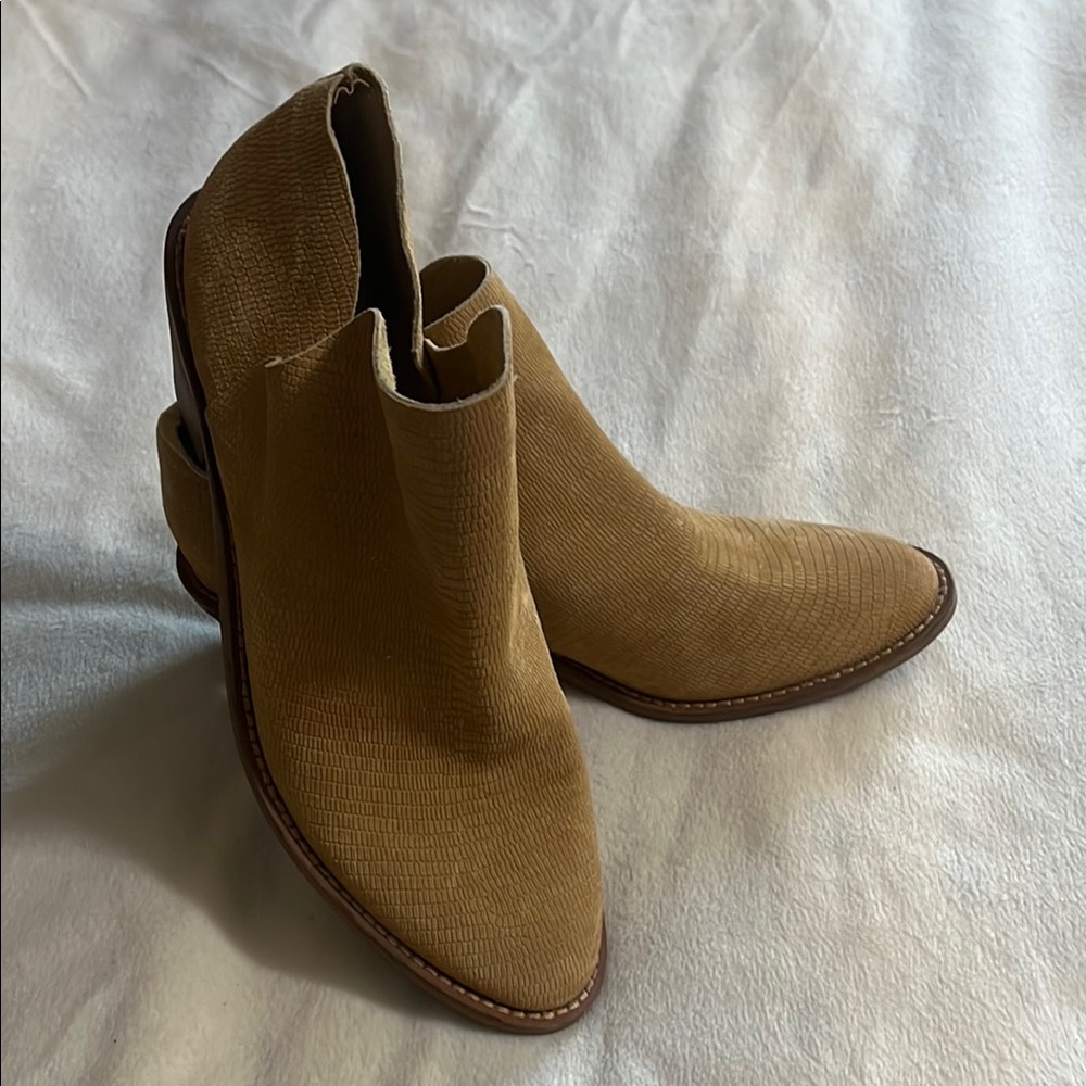 Honey colored ladies suede pull on booties in excellent condition